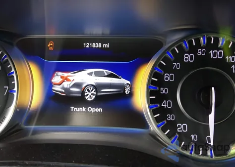 2015 Chrysler 200 C z USA, uszkodzony, nr VIN 1C3CCCEG3FN589377